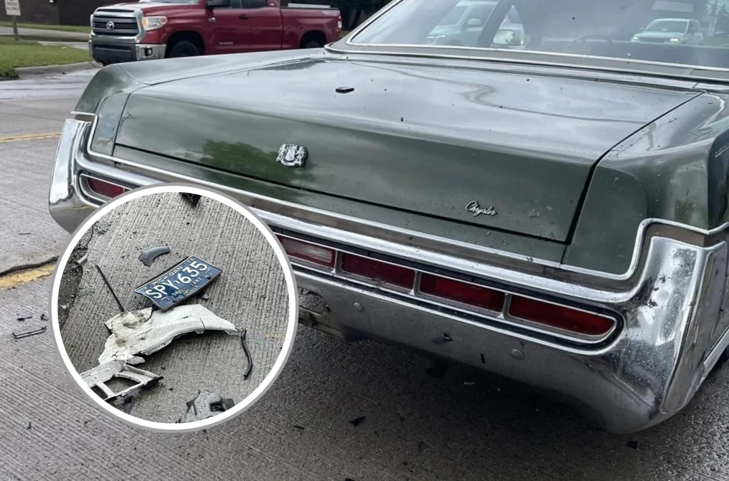 W kolizji uczestniczył Chrysler New Yorker z 1973 roku oraz nowoczesny sedan. 