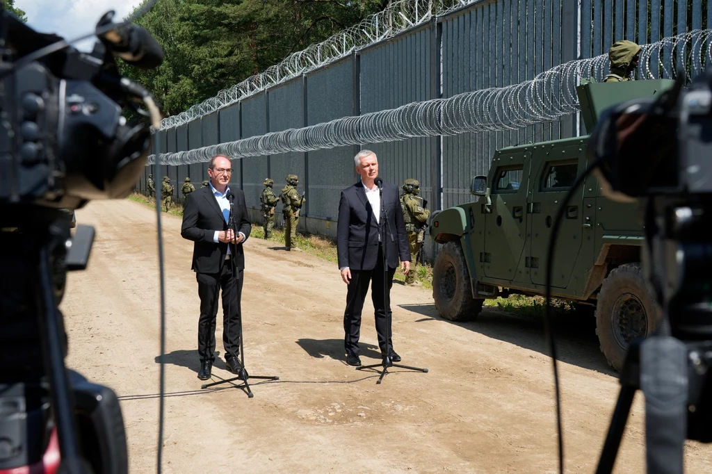 Alexander Dobrindt i Tomasz Siemoniak na granicy polsko-białoruskiej