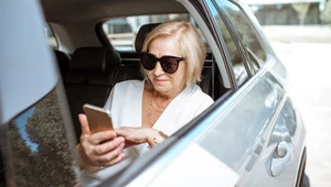 Jedno kliknięcie i przywiozą babcię. Nowa funkcja w aplikacji przewozowej 