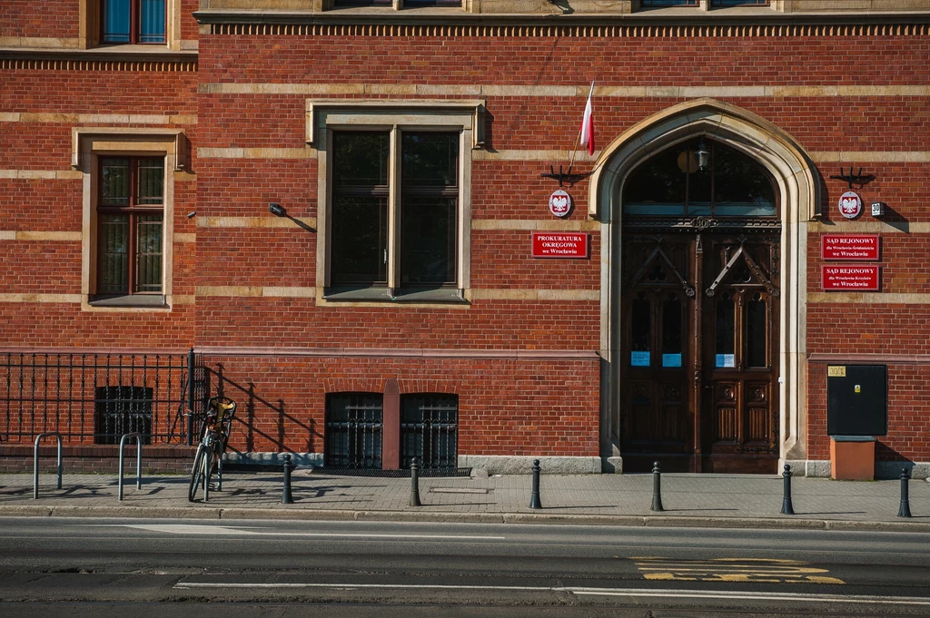 Wrocławska prokuratura przygotowała akt oskarżenia. Rodzice niezaszczepionego dziecka, które zachorowało na błonicę, staną przed sądem Wrocławska prokuratura przygotowała akt oskarżenia. Rodzice niezaszczepionego dziecka, które zachorowało na błonicę, staną przed sądem