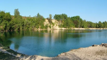 Zachwyca przejrzystą wodą i mnóstwem atrakcji. Dlaczego warto odwiedzić kąpielisko Balaton w Trzebini? 