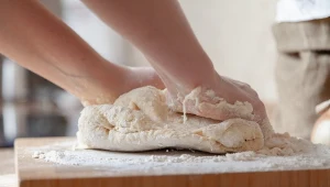 Na Podkarpaciu, zwłaszcza w Bieszczadach, do dziś robi się je jako zamiennik chleba.