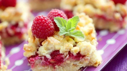 Maślane ciasto kruche z letnimi malinami 