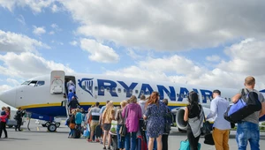53 walizki w miesiącu i będzie premia. To dlatego Ryanair sprawdza bagaże