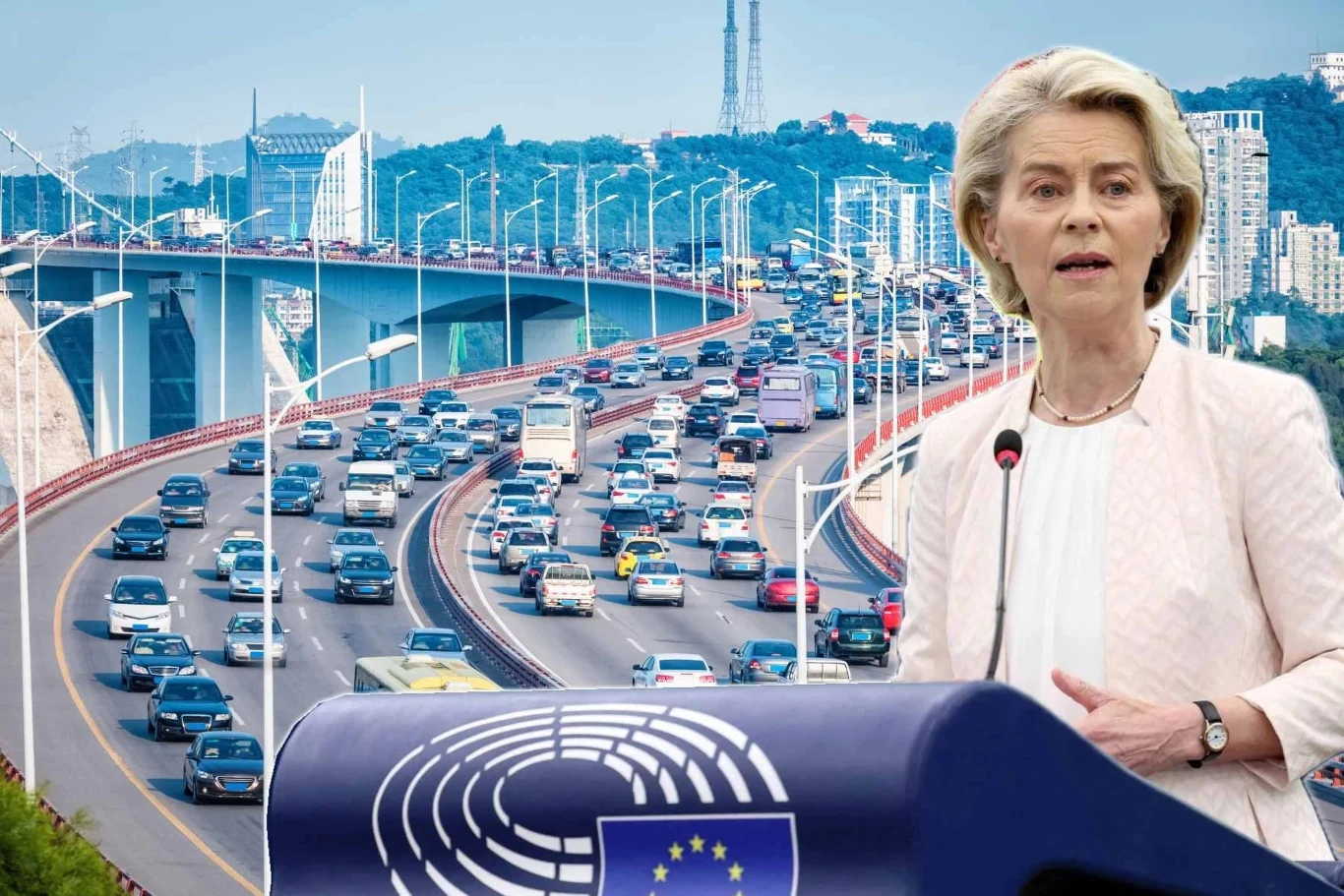 Nowa klasa pojazdów miejskich w Europie. Atutem byłaby cena. Kobieta przemawiająca przy mównicy z symbolem Parlamentu Europejskiego na tle ruchliwego mostu z licznymi samochodami podczas korka, w tle widoczne miejskie zabudowania i wzgórza.