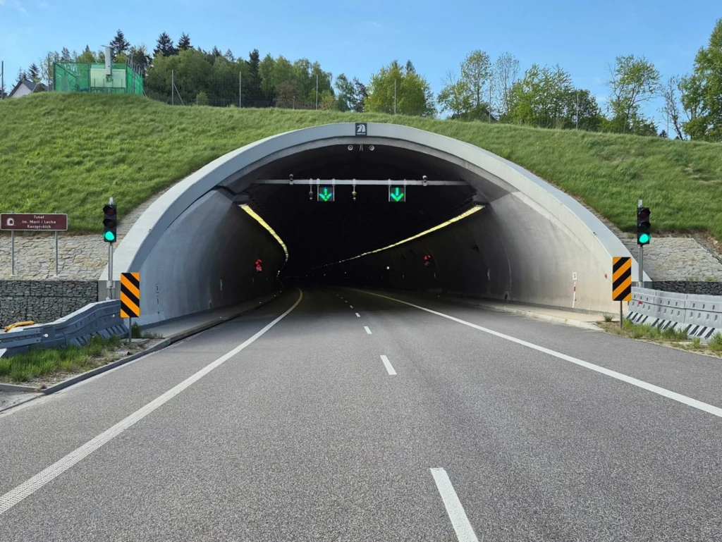 Najnowsze dane GDDKiA pokazują, że tunel pod Luboniem Małym bije historyczne rekordy przejazdów. Ile samochodów przejechało tunelem? Najnowsze dane GDDKiA pokazują, że tunel pod Luboniem Małym bije historyczne rekordy przejazdów. Ile samochodów przejechało tunelem?