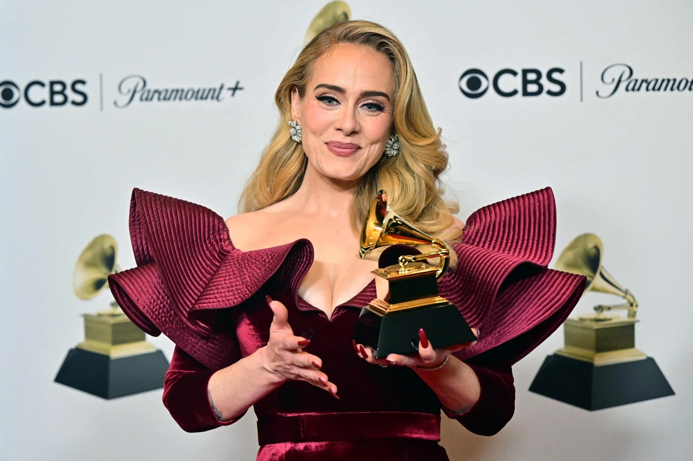 Adele w rozmowie z magazynem "Vogue" wyznała, że nigdy nie stosowała żadnej diety i schudła dzięki ćwiczeniom fizycznym Adele w rozmowie z magazynem "Vogue" wyznała, że nigdy nie stosowała żadnej diety i schudła dzięki ćwiczeniom fizycznym