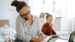 Studia można podjąć bez względu na wiek, bez względu na obowiązki rodzinne, bez względu na miejsce zamieszkania