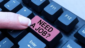 Wakacyjna praca nie musi pachnieć grillem i kończyć się we wrześniu