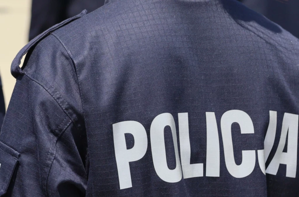 20-letnia policjantka złapana na prowadzeniu po alkoholu. 20-letnia policjantka złapana na prowadzeniu po alkoholu.