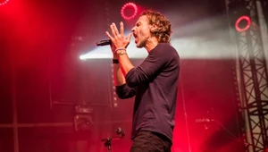 Marcin Rozynek (Atmosphere) na scenie w Jarocinie