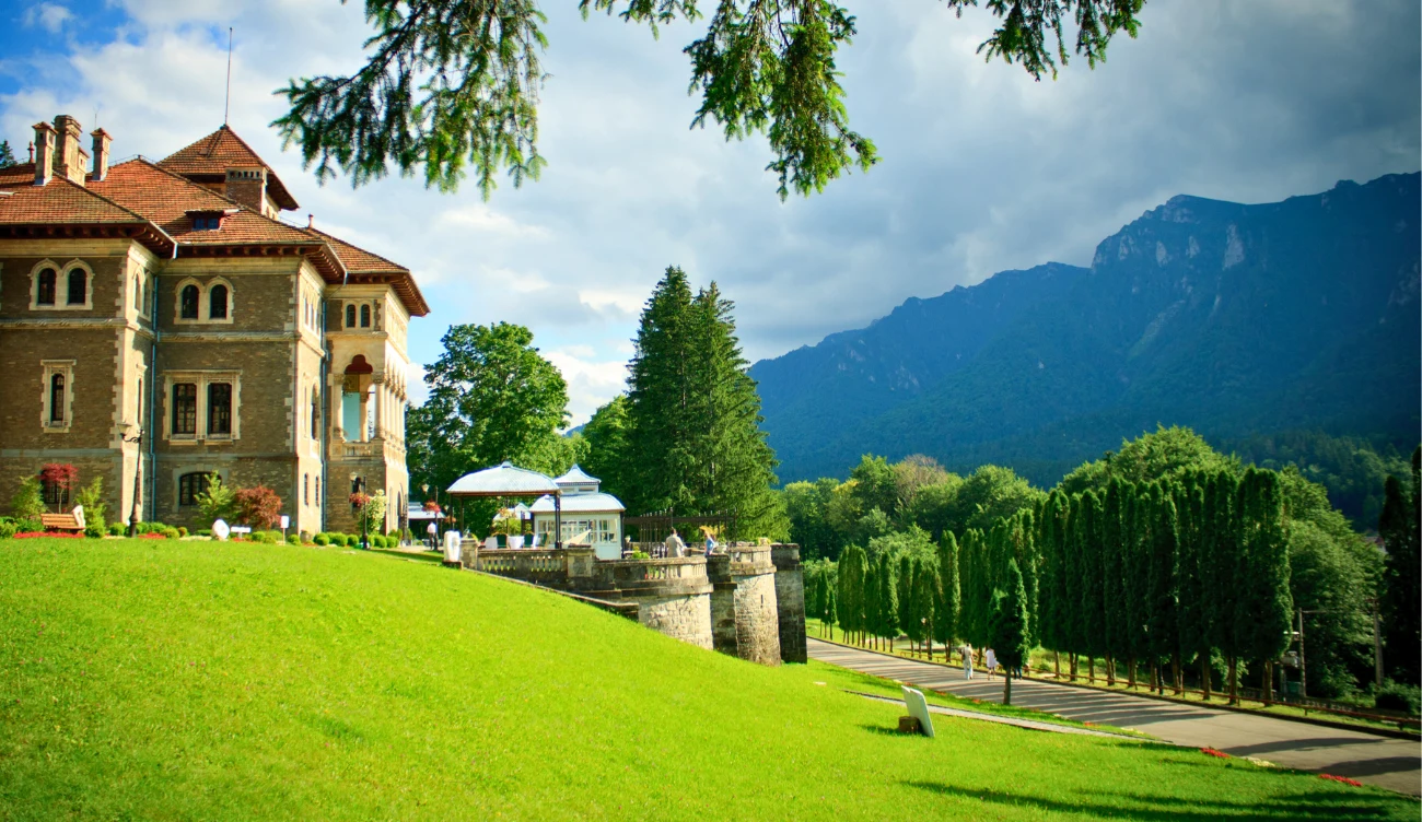 Zamek Cantacuzino w górach Budzeni 