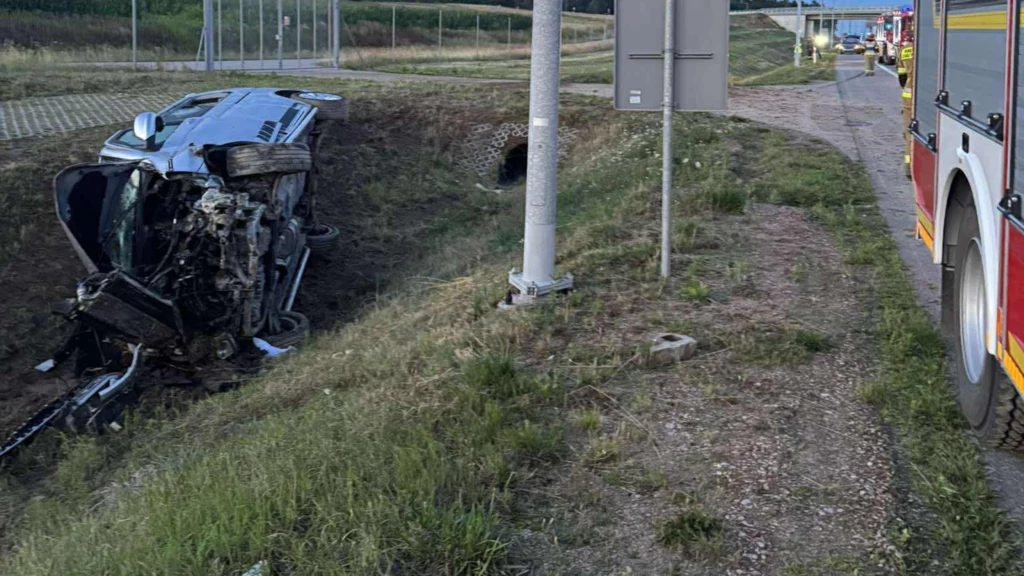 Wypadek busa niedaleko Łomży Wypadek busa niedaleko Łomży