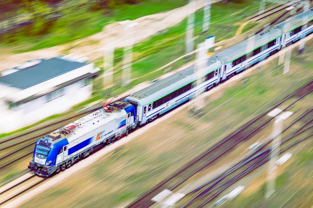 Najdłuższy na świecie klasyczny pociąg dla prędkości 200 km/h. Jest w Polsce. Najdłuższy na świecie klasyczny pociąg dla prędkości 200 km/h. Jest w Polsce.