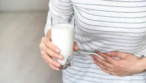 Objawy alergii tuż po wypiciu mleka? Winna nie jest laktoza, a inne białko