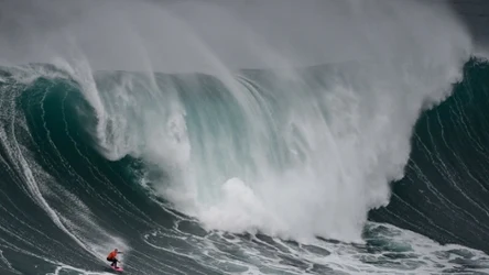 Najwyższe fale sięgają nawet 30-40 metrów