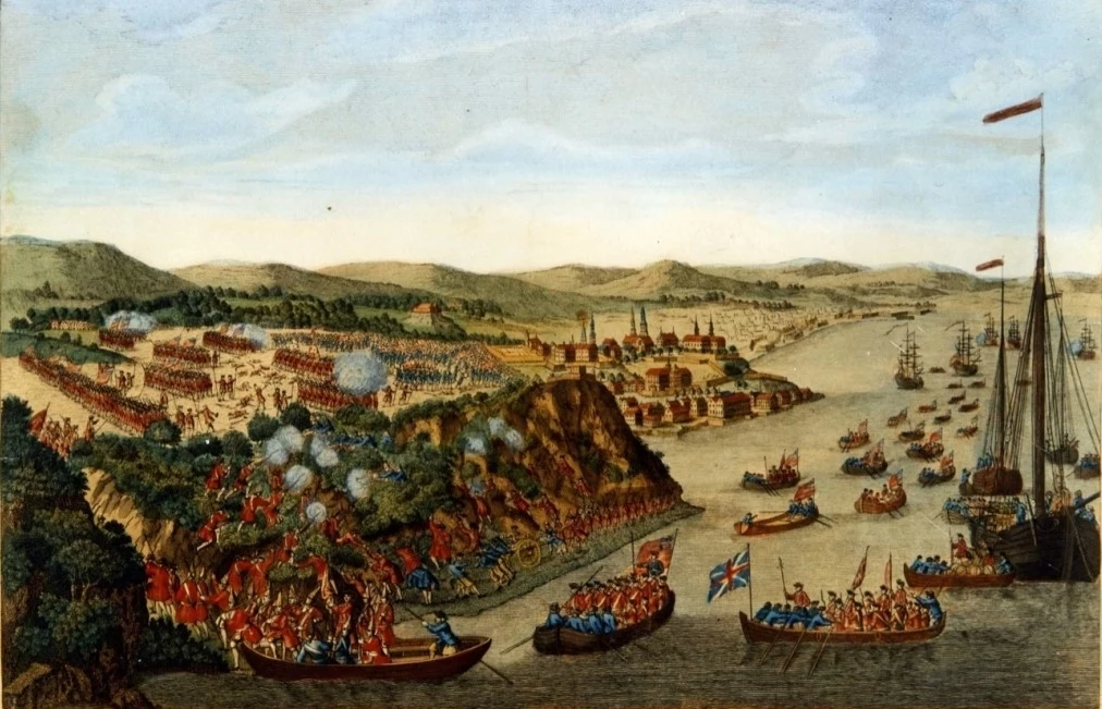 Odkryty okręt brał udział m.in. w wojnie siedmioletniej. Tu rycina z widokiem na zdobycie Quebecu, 13 września 1759 r. Oddziały wojskowe w mundurach przeprawiają się łodziami przez szeroką rzekę, na brzegu widać zwarte szeregi żołnierzy oraz zabudowania miasta, nad wodą znajduje się wiele jednostek pływających, a tłum ludzi obserwuje wydarzenia.