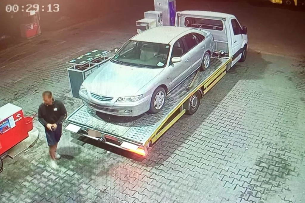 Kradzież Mazdy w Strzelinie. Złodziej tłumaczył się artykułem w gazecie Kradzież Mazdy w Strzelinie. Złodziej tłumaczył się artykułem w gazecie