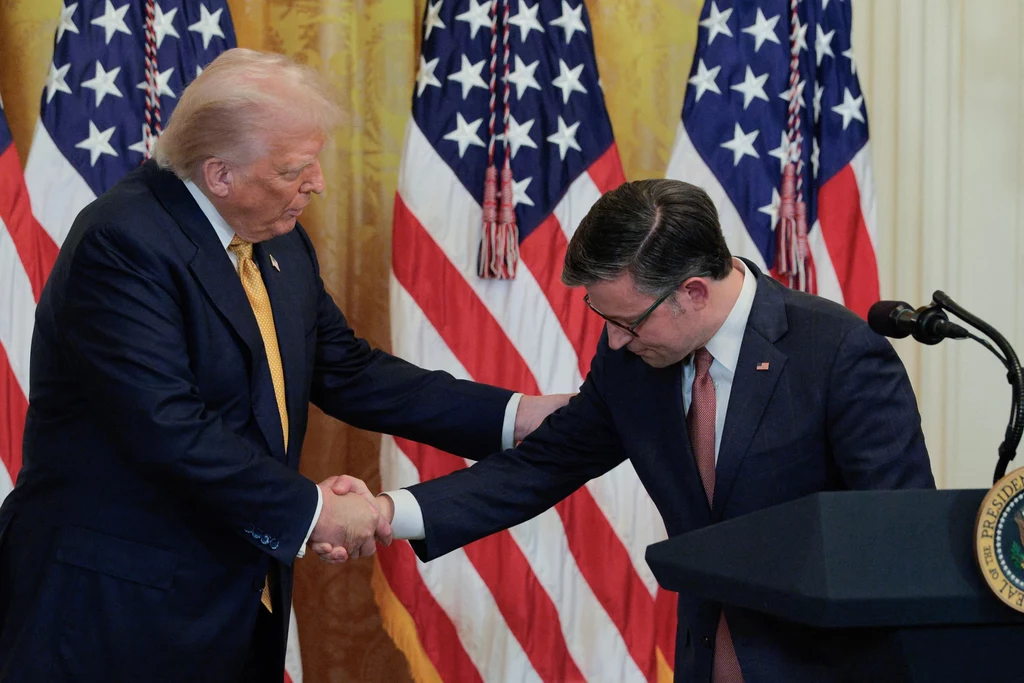 Stanowcze słowa płyną z amerykańskiego Kongresu. Na zdj. prezydent Donald Trump i spiker Mike Johnson