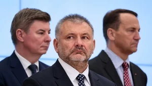 Waldemar Żurek, Radosław Sikorski i Jan Grabiec podczas ogłaszania przez Donalda Tuska rekonstrukcji rządu