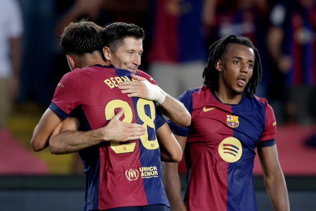 Marc Bernal, Robert Lewandowski i Jules Kounde