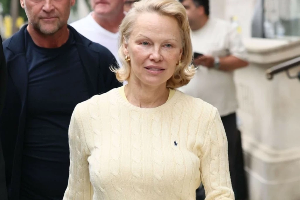 Pamela Anderson postawiła na hit tego sezonu Pamela Anderson postawiła na hit tego sezonu