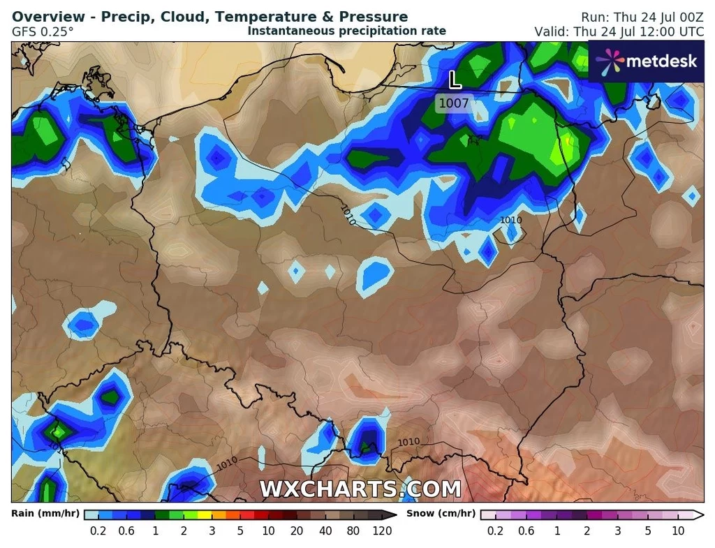 Najwięcej burz w czwartek synoptycy spodziewają się na północnym wschodzie kraju Kolorowa mapa meteorologiczna Polski ukazująca rozkład opadów deszczu oraz zachmurzenia, z wyróżnionymi rejonami o intensywnych opadach w północnej i południowo-zachodniej części kraju, wraz z zaznaczeniem ciśnienia atmosferycznego.