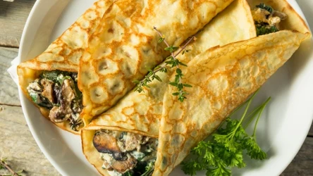 Naleśniki z aromatycznym farszem to idealny przepis na obiad