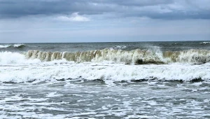 Gdy zauważysz tę falę, natychmiast wyjdź z wody. Groźne prądy w Bałtyku