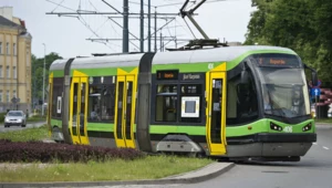 Tramwaj na tym skrzyżowaniu kasuje wszystkie zasady. Obowiązuje jedna, najważniejsza