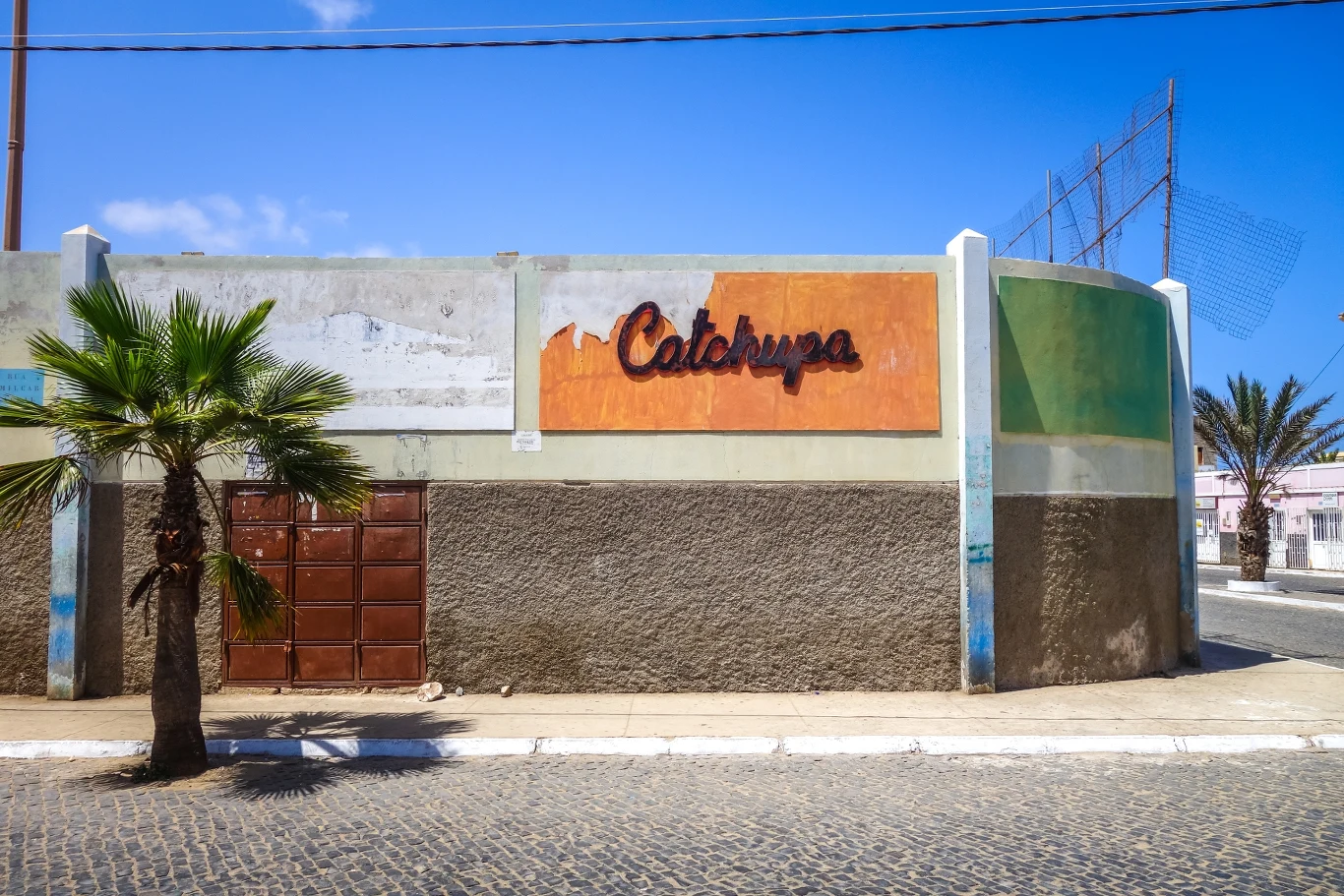 W Sal znajdziesz wiele klimatycznych murali - to idealne miejsca do sesji zdjęciowych