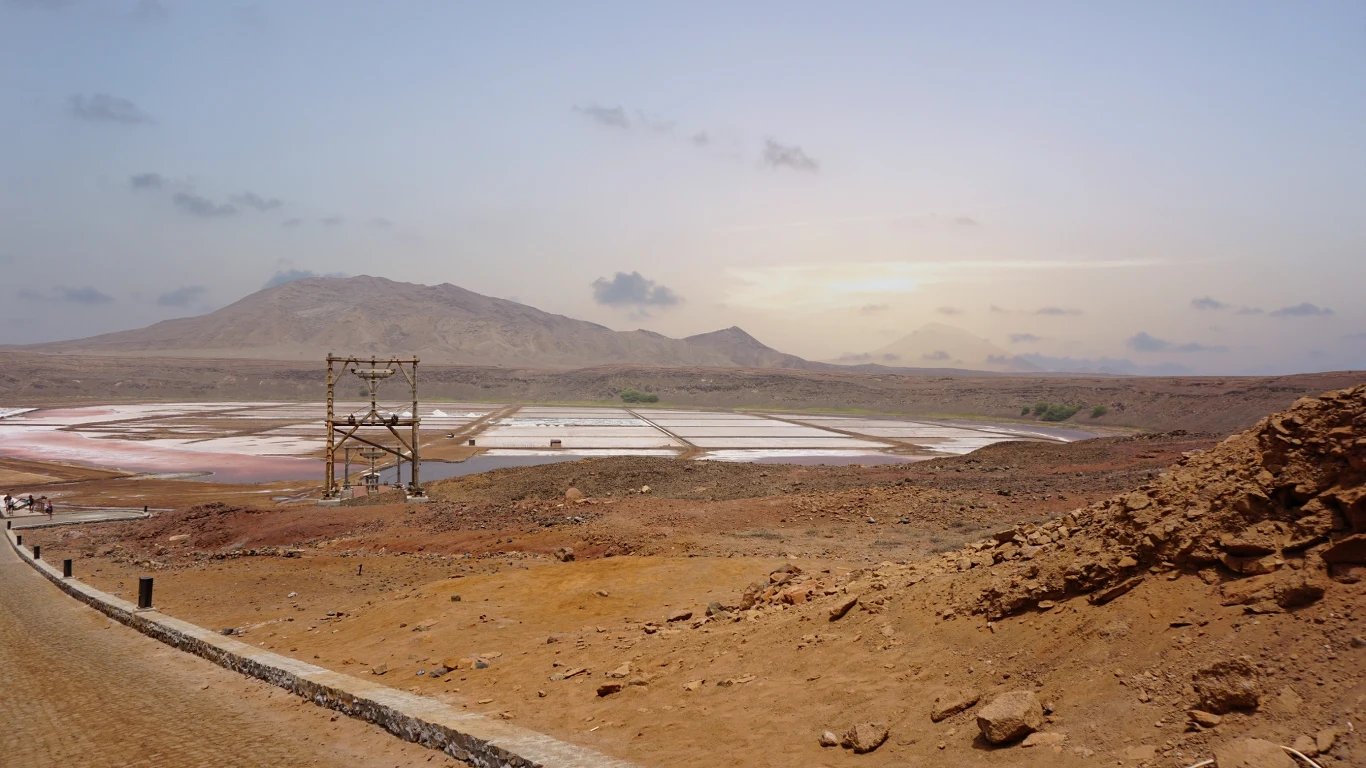 Stare saliny w kraterze wulkanu