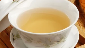 Wspiera pracę mózgu, wspomaga koncentrację i pamięć. Rzadko sięgamy po tę herbatę 