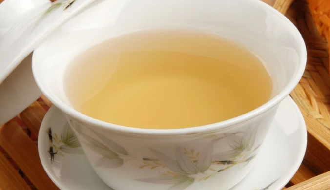Nie każdy wie, że biała herbata wspiera pracę mózgu na wielu poziomach