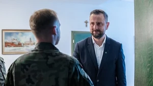 Atak na granicy z Białorusią. Ranny żołnierz spotkał się z szefem MON