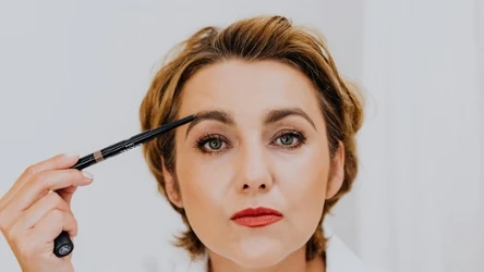 Dobieranie kształtu brwi do twarzy