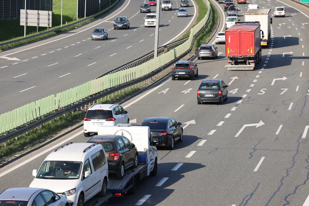 Coraz więcej korków na autostradzie A4 między Katowicami a Krakowem – odcinek na granicy przepustowości. 