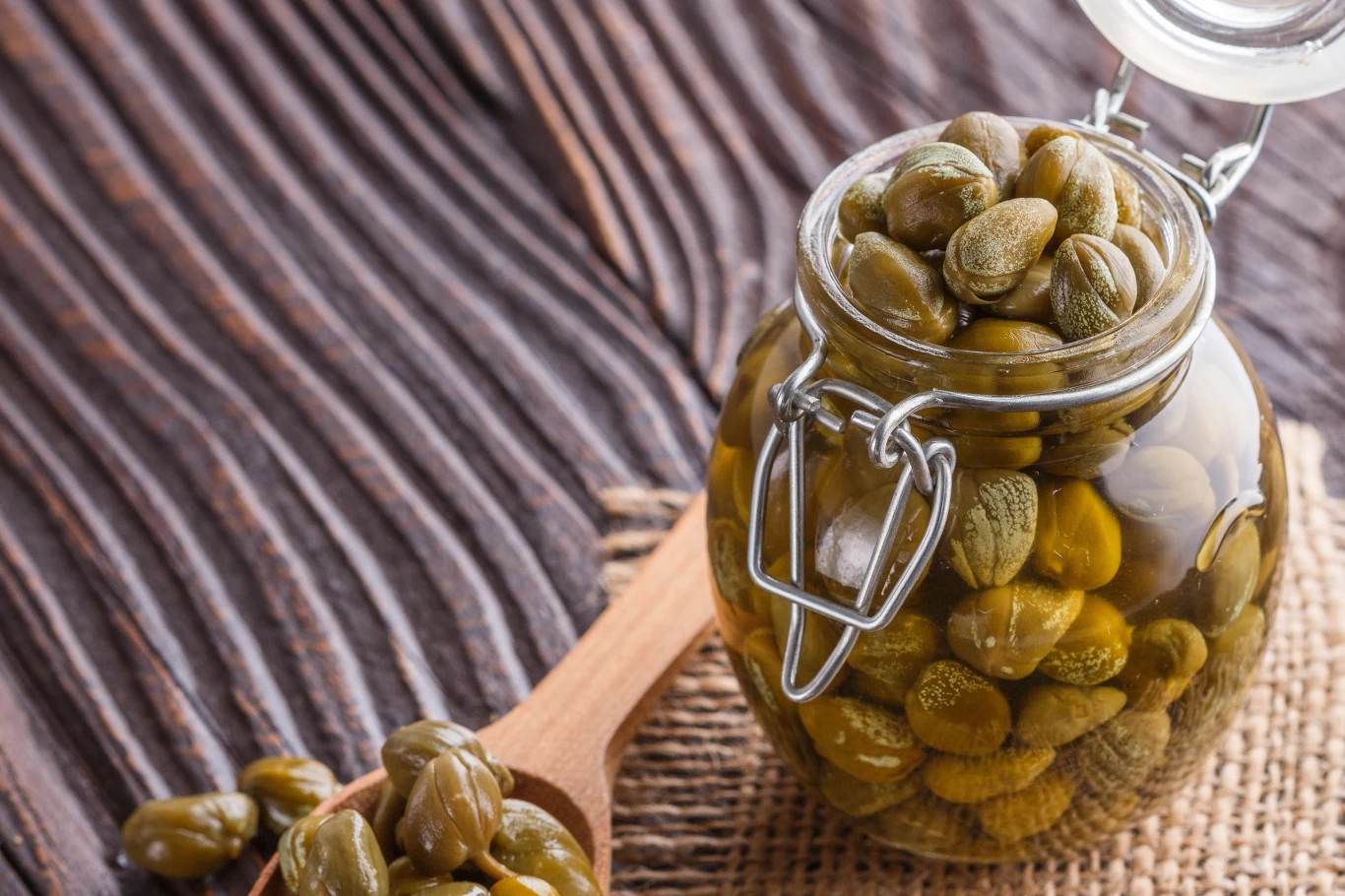 Marynowane owoce nasturcji smakują i wyglądają jak kapary Marynowane owoce nasturcji smakują i wyglądają jak kapary