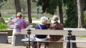 Wcześniejsza emerytura w ZUS. Liczy się rok urodzenia i warunki pracy