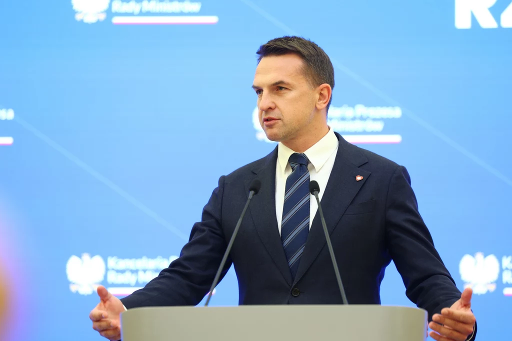 Adam Szłapka: Nie ma planów jakichkolwiek zmian w 800 plus