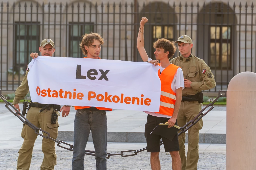 W piątek Ostatnie Pokolenie wdarło się na teren Pałacu Prezydenckiego. Interweniowały służby W piątek Ostatnie Pokolenie wdarło się na teren Pałacu Prezydenckiego. Interweniowały służby