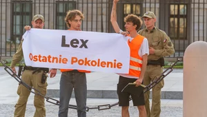 Ostatnie Pokolenie pod Pałacem Prezydenckim. Chcieli przykleić ustawę