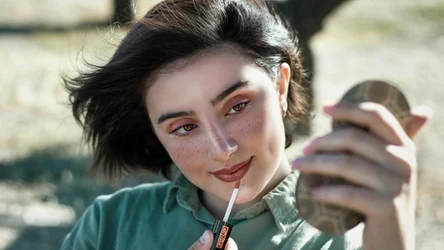 Piegi zrobione makijażem