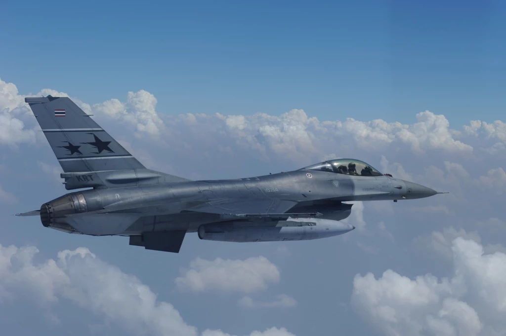Tajlandzkie F-16 w ataku. Użyły nowej broni z Korei Południowej Tajlandzkie F-16 w ataku. Użyły nowej broni z Korei Południowej