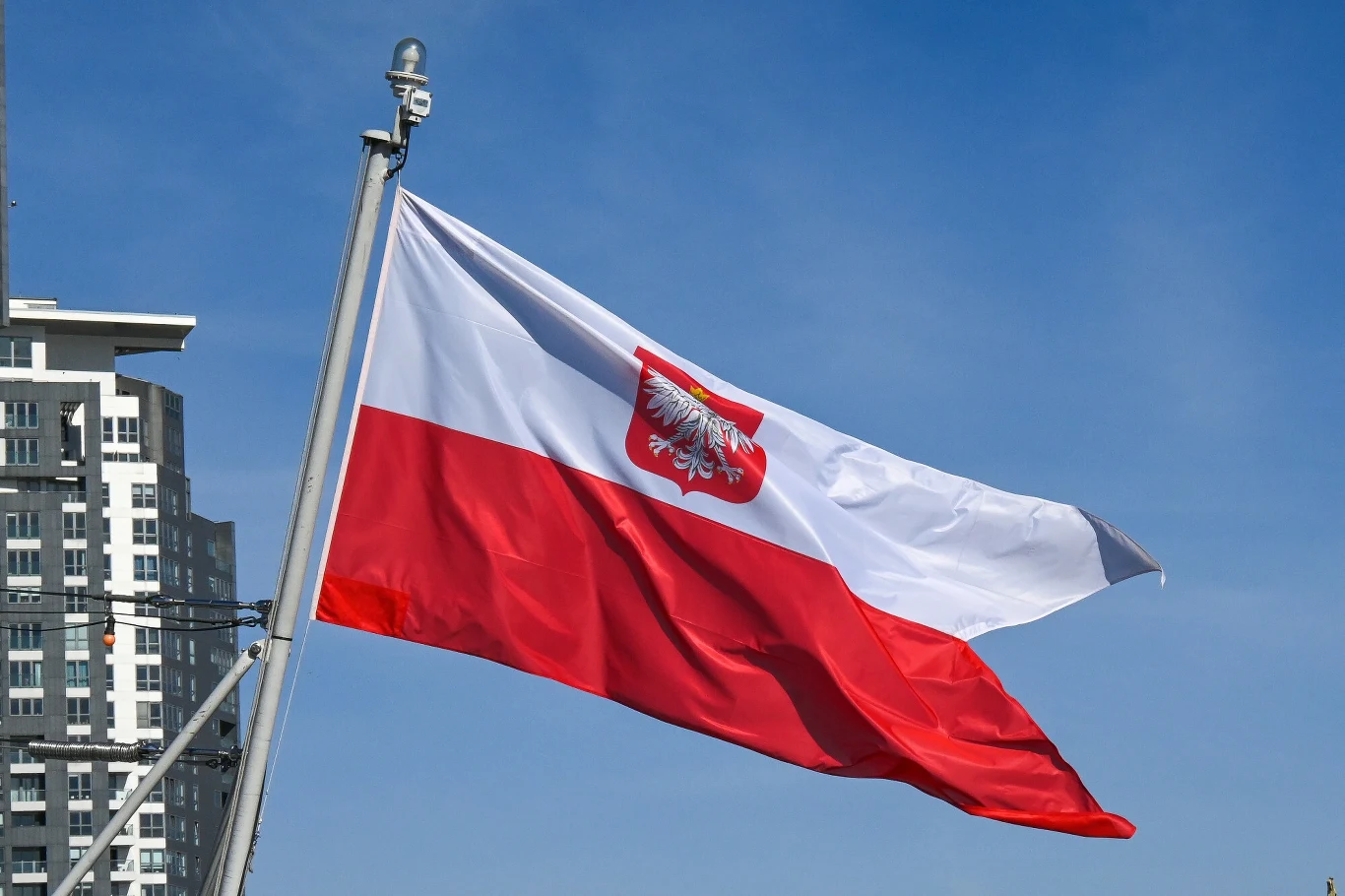 Ministerstwo Infrastruktury pracuje nad przepisami, które uproszczą zasady rejestracji statków pod polską banderą Ministerstwo Infrastruktury pracuje nad przepisami, które uproszczą zasady rejestracji statków pod polską banderą