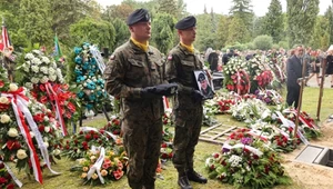 Ostatnie pożegnanie gen. Skrzypczaka. Spoczął na Powązkach Wojskowych 