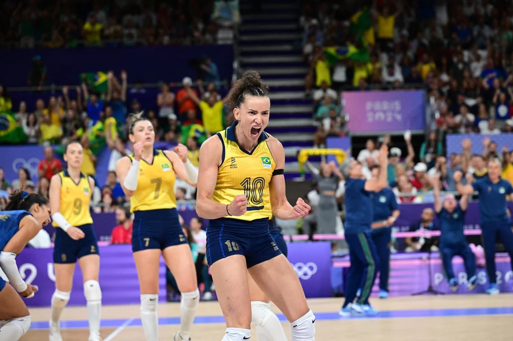 Gabi (z nr 10) w reprezentacji Brazylii Gabi (z nr 10) w reprezentacji Brazylii