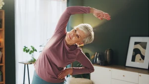 Trening, który zrobisz bez maty, na stojąco. Ciało ci za niego podziękuje