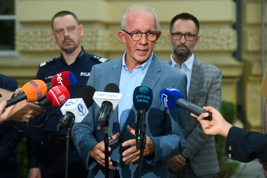 Nowy komunikat po posiedzeniu sztabu kryzysowego. Na zdj. wiceminister Wiesław Leśniakiewicz Nowy komunikat po posiedzeniu sztabu kryzysowego. Na zdj. wiceminister Wiesław Leśniakiewicz