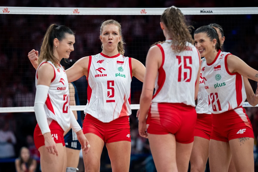 Agnieszka Korneluk (z numerem 5) w reprezentacji Polski Agnieszka Korneluk (z numerem 5) w reprezentacji Polski